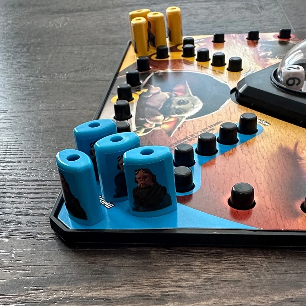 Hasbro‎ Star Wars Mandalorian Trouble Pop-o-Matic Family Board Game